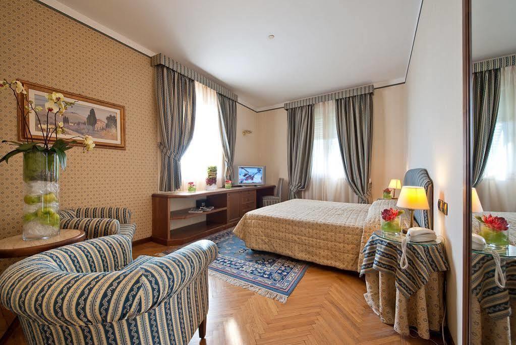 Grand Hotel Nizza Et Suisse มอนเตกาตินี แตร์เม ภายนอก รูปภาพ